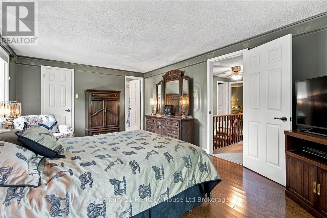 243 Tatlock Court, Waterloo, Ontario  N2L 5Y6 - Photo 19 - X13667134