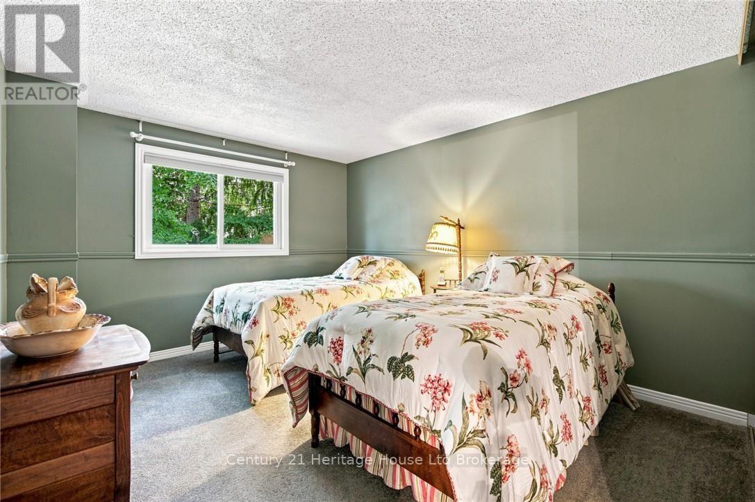 243 Tatlock Court, Waterloo, Ontario  N2L 5Y6 - Photo 21 - X13667134