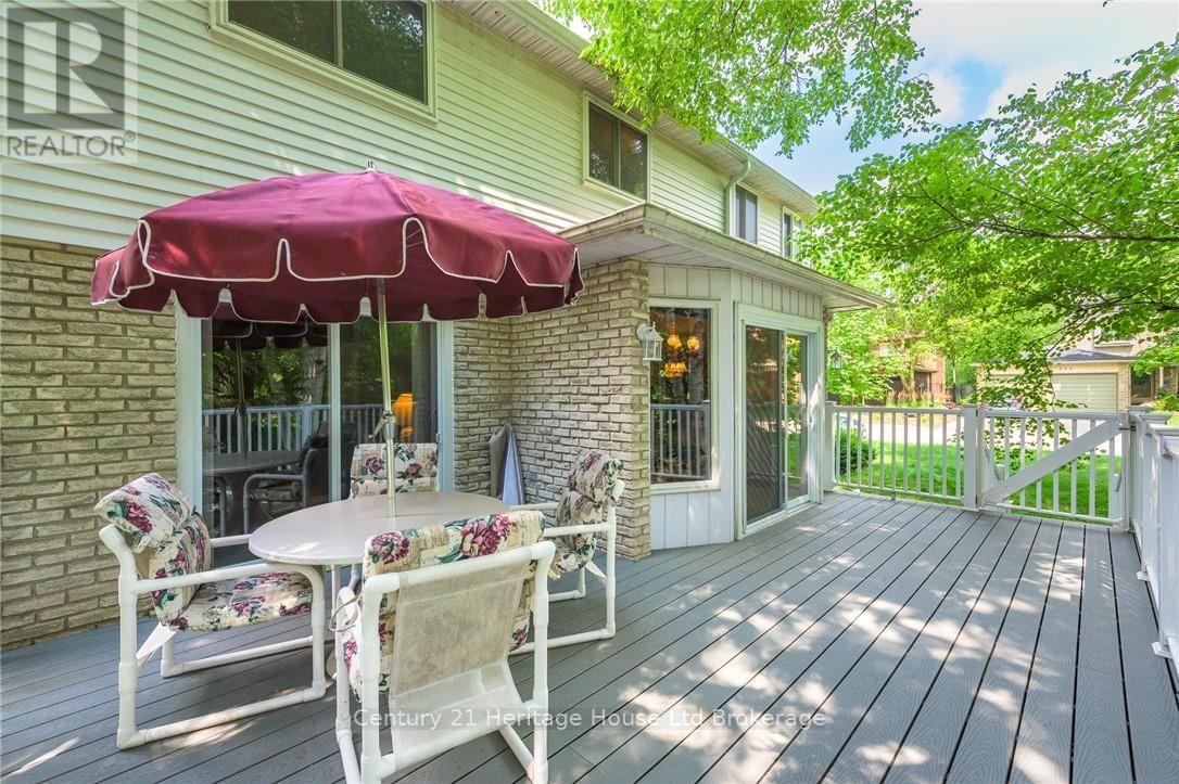 243 Tatlock Court, Waterloo, Ontario  N2L 5Y6 - Photo 28 - X13667134