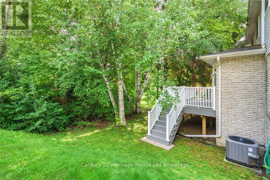 243 Tatlock Court, Waterloo, Ontario  N2L 5Y6 - Photo 30 - X13667134