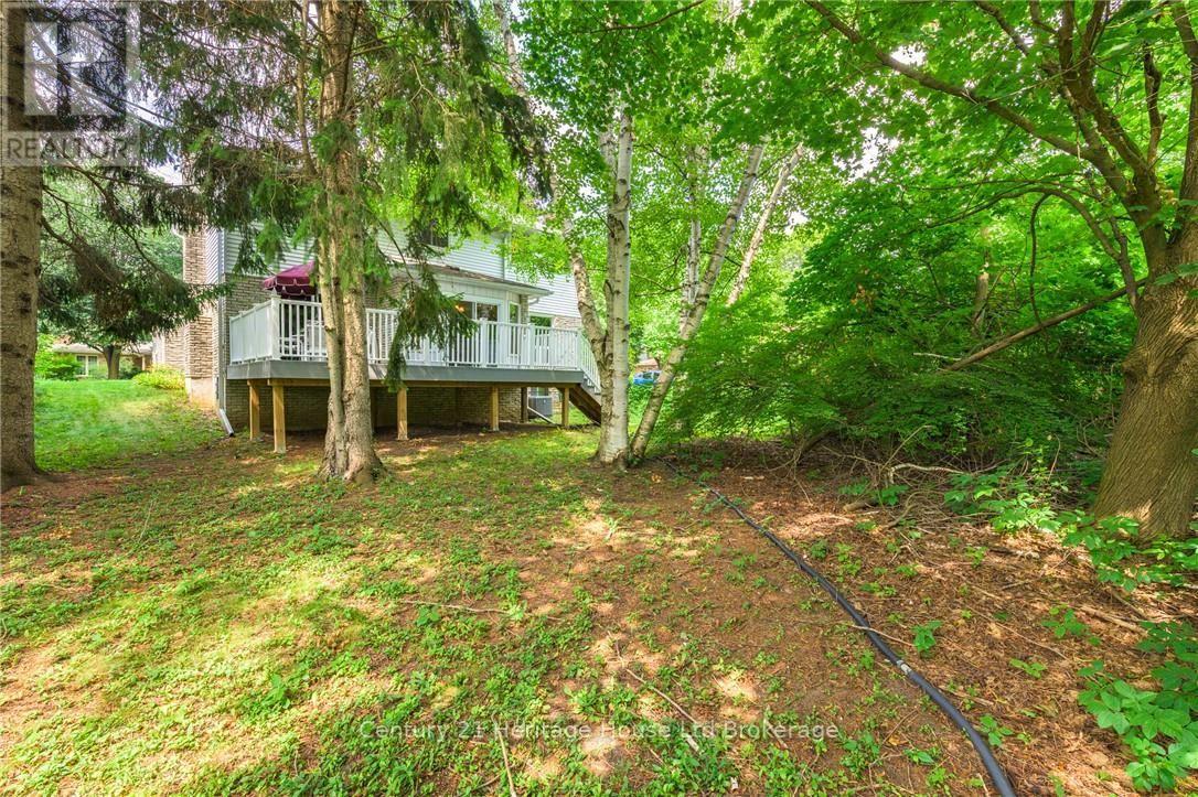 243 Tatlock Court, Waterloo, Ontario  N2L 5Y6 - Photo 31 - X13667134