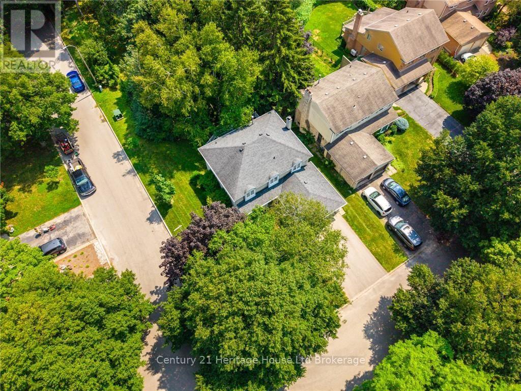 243 Tatlock Court, Waterloo, Ontario  N2L 5Y6 - Photo 39 - X13667134