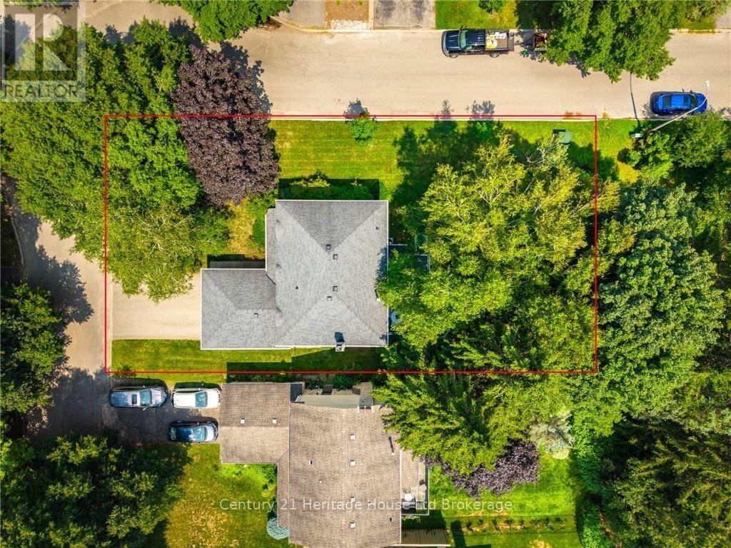 243 Tatlock Court, Waterloo, Ontario  N2L 5Y6 - Photo 41 - X13667134