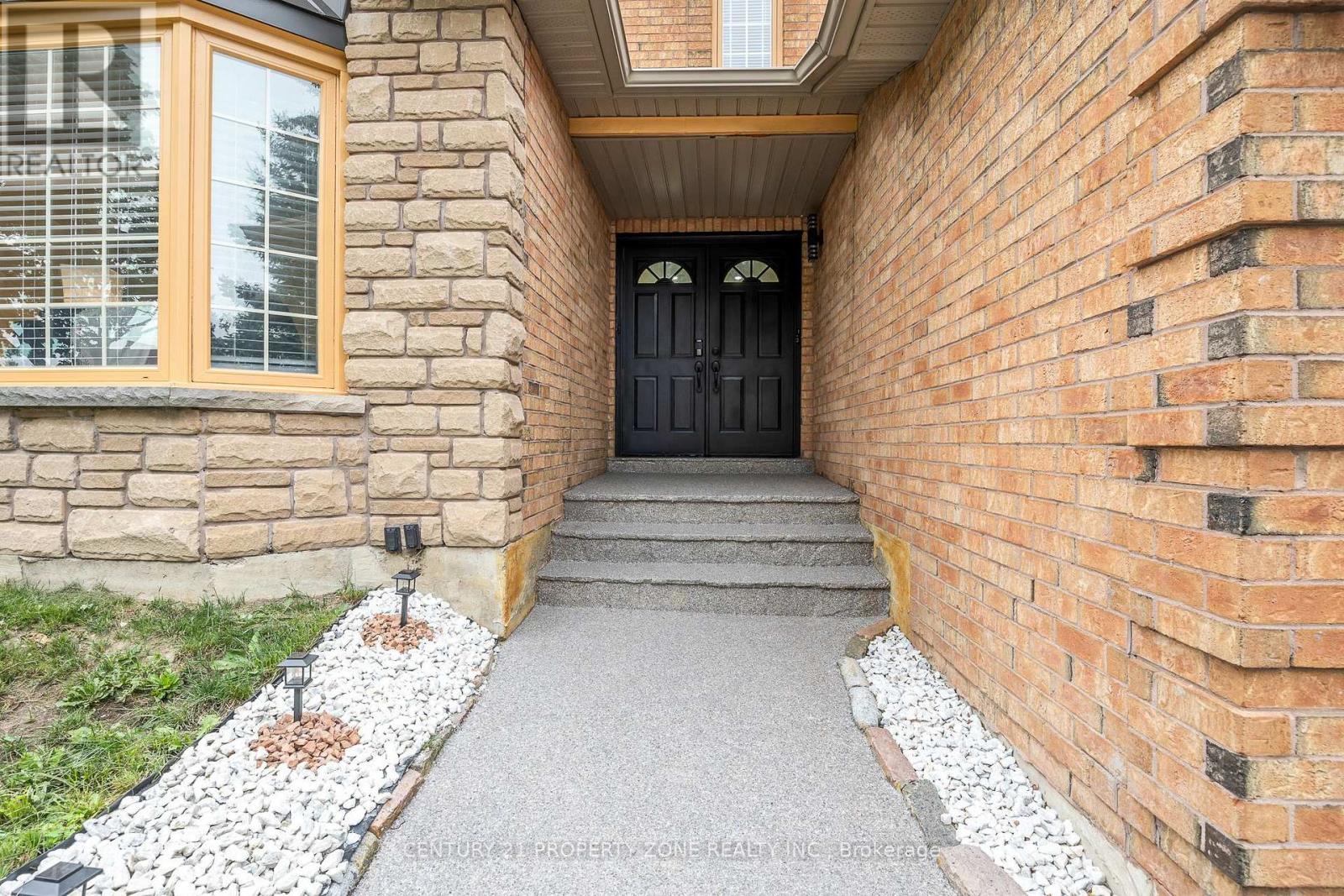 27 Bassett Boulevard, Whitby, Ontario L1N 9A3 - Photo 4 - E13667194