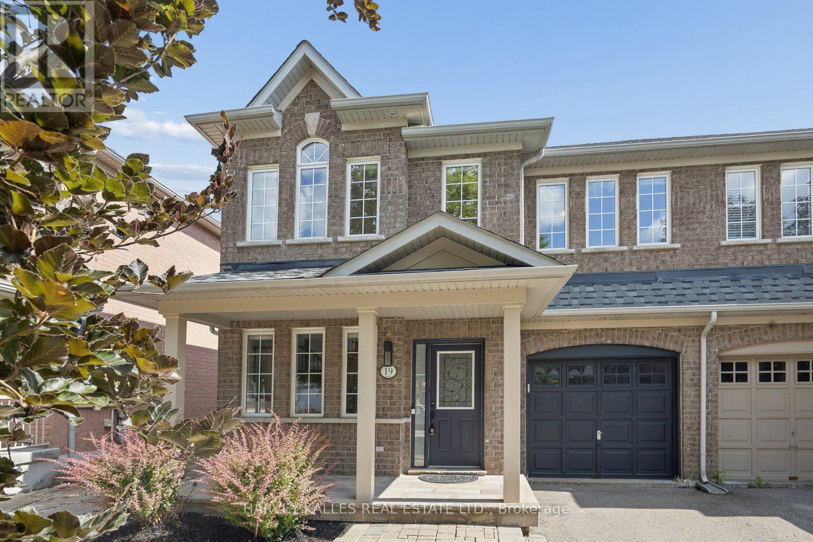 19 Starr Crescent, Aurora, Ontario L4G 7X4 - Photo 2 - N13667136