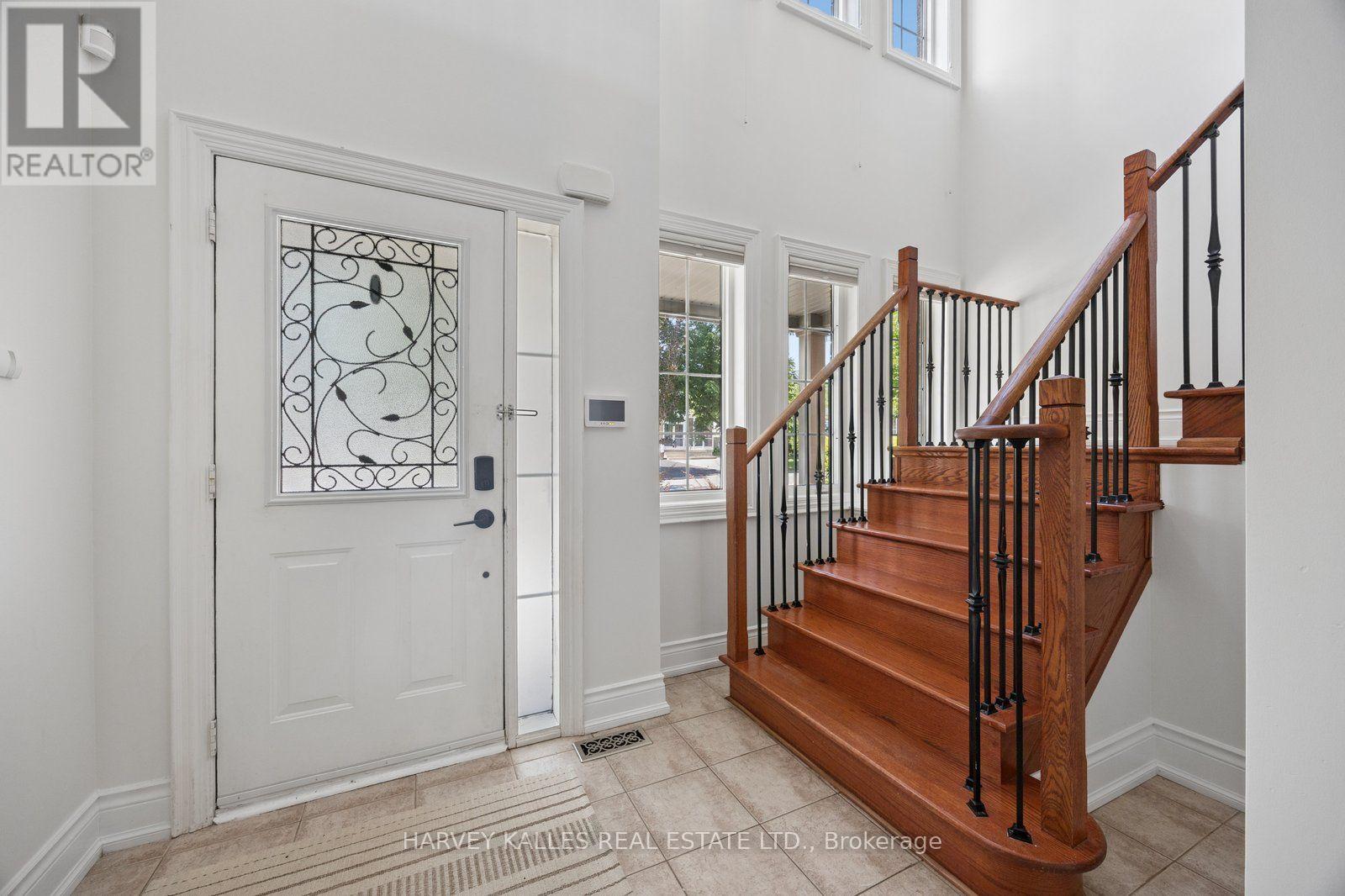 19 Starr Crescent, Aurora, Ontario L4G 7X4 - Photo 4 - N13667136