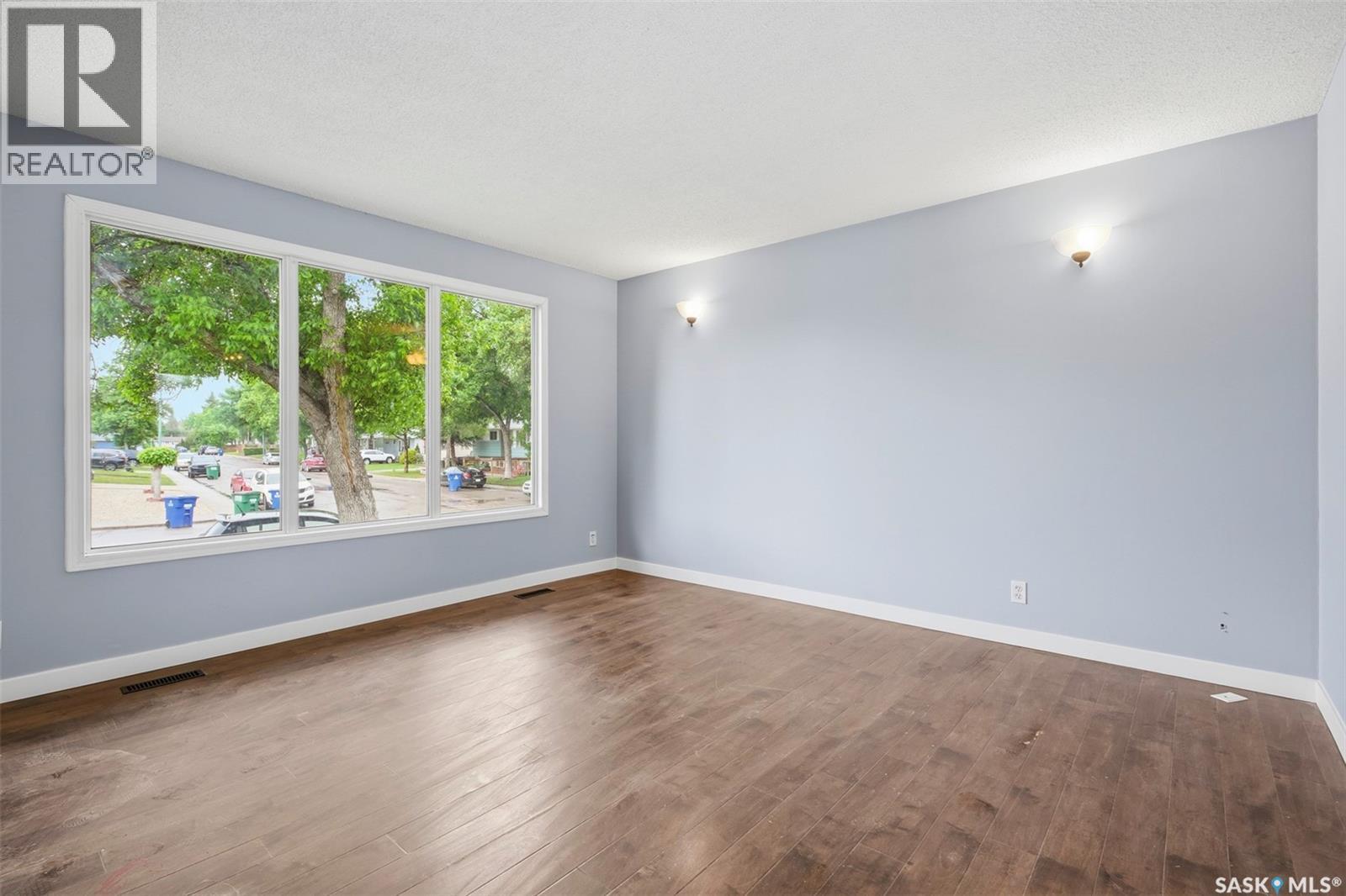 118 Smallwood Crescent, Saskatoon, Saskatchewan  S7L 4Z6 - Photo 4 - SK038956