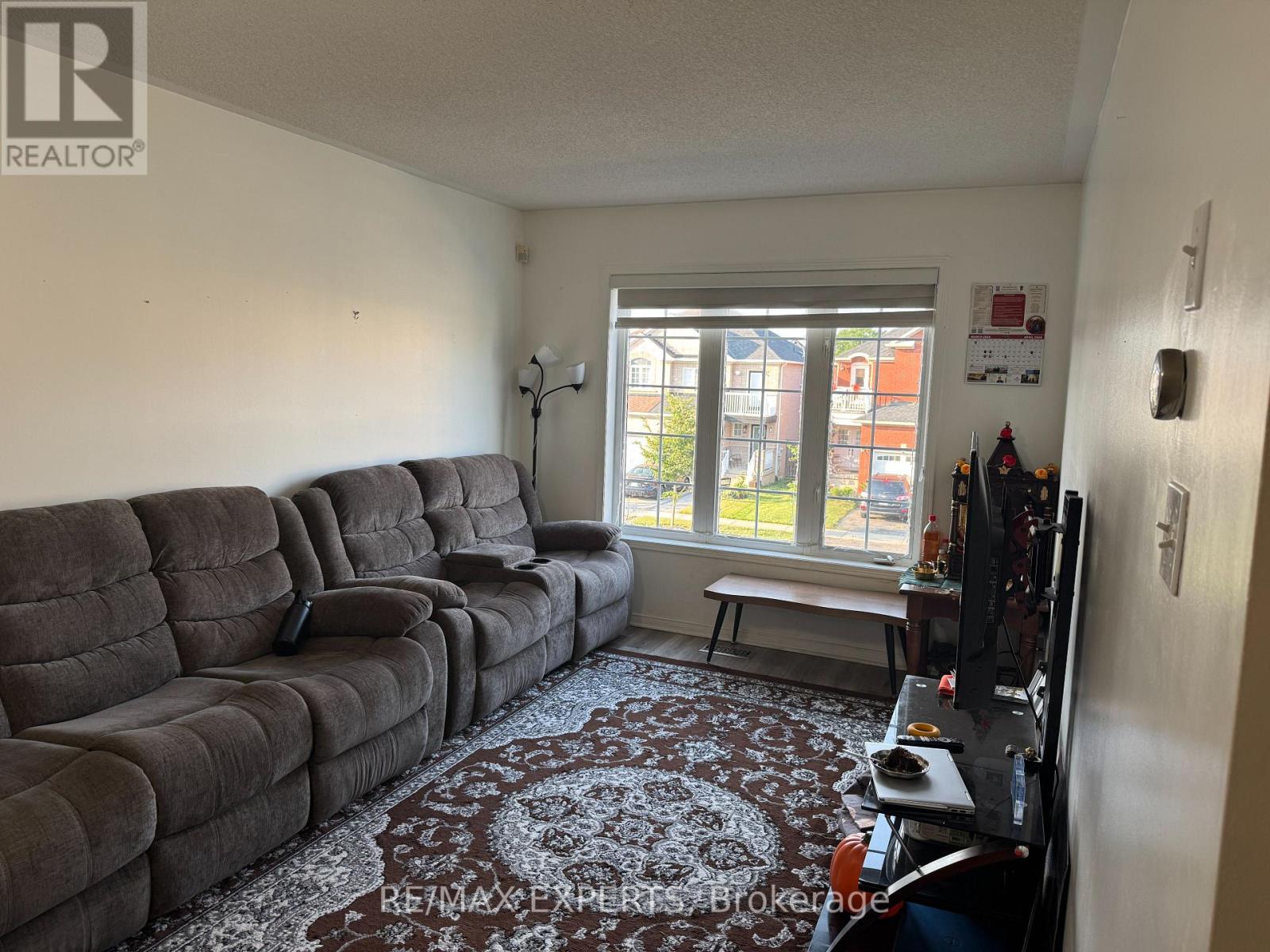 5864 Delle Donne Drive, Mississauga, Ontario  L5M 7A3 - Photo 3 - W13667110