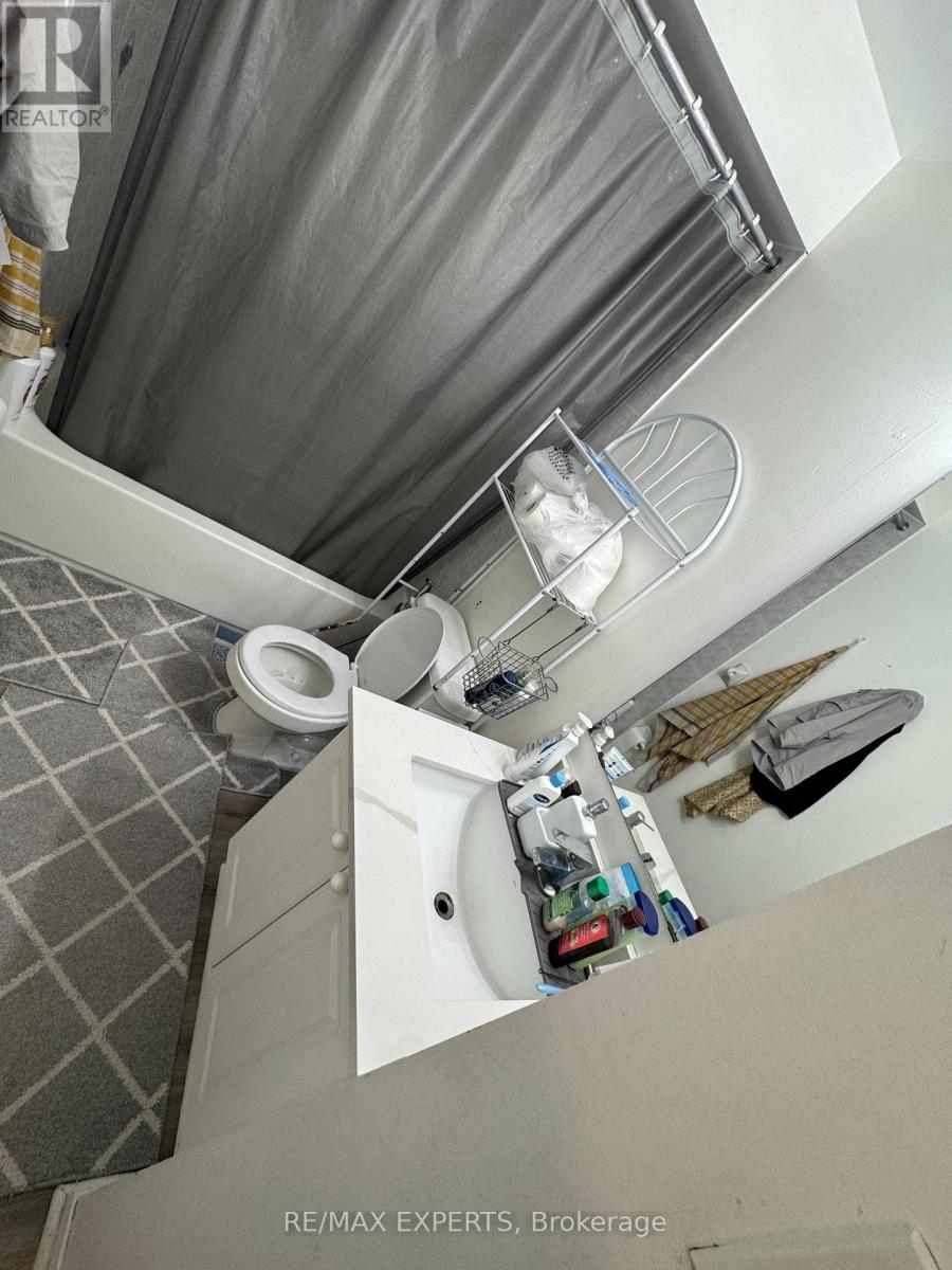 5864 Delle Donne Drive, Mississauga, Ontario  L5M 7A3 - Photo 7 - W13667110