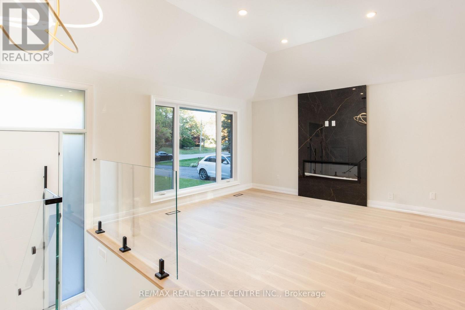 446 Willis Drive, Oakville, Ontario  L6L 4V5 - Photo 4 - W13667114