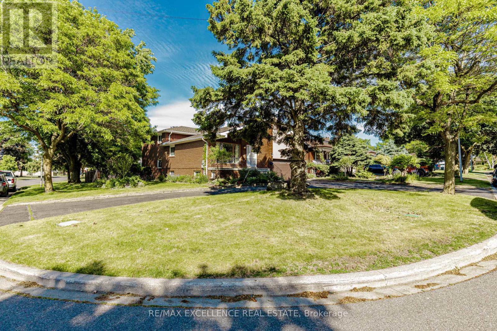 15 Maidstone Crescent, Brampton, Ontario  L6S 2Z4 - Photo 2 - W13667132