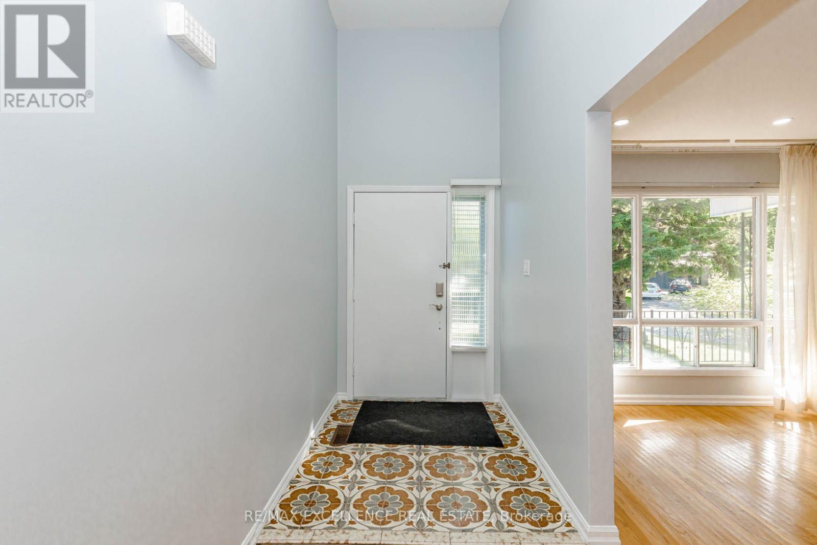 15 Maidstone Crescent, Brampton, Ontario  L6S 2Z4 - Photo 3 - W13667132