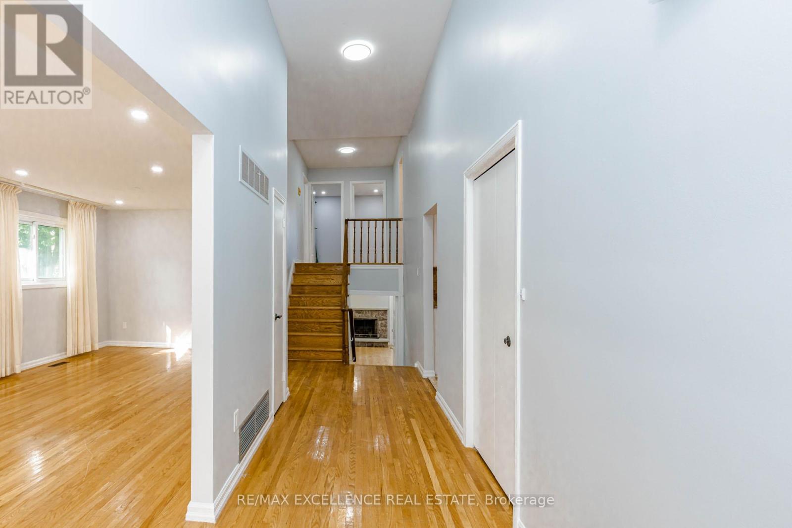 15 Maidstone Crescent, Brampton, Ontario  L6S 2Z4 - Photo 4 - W13667132