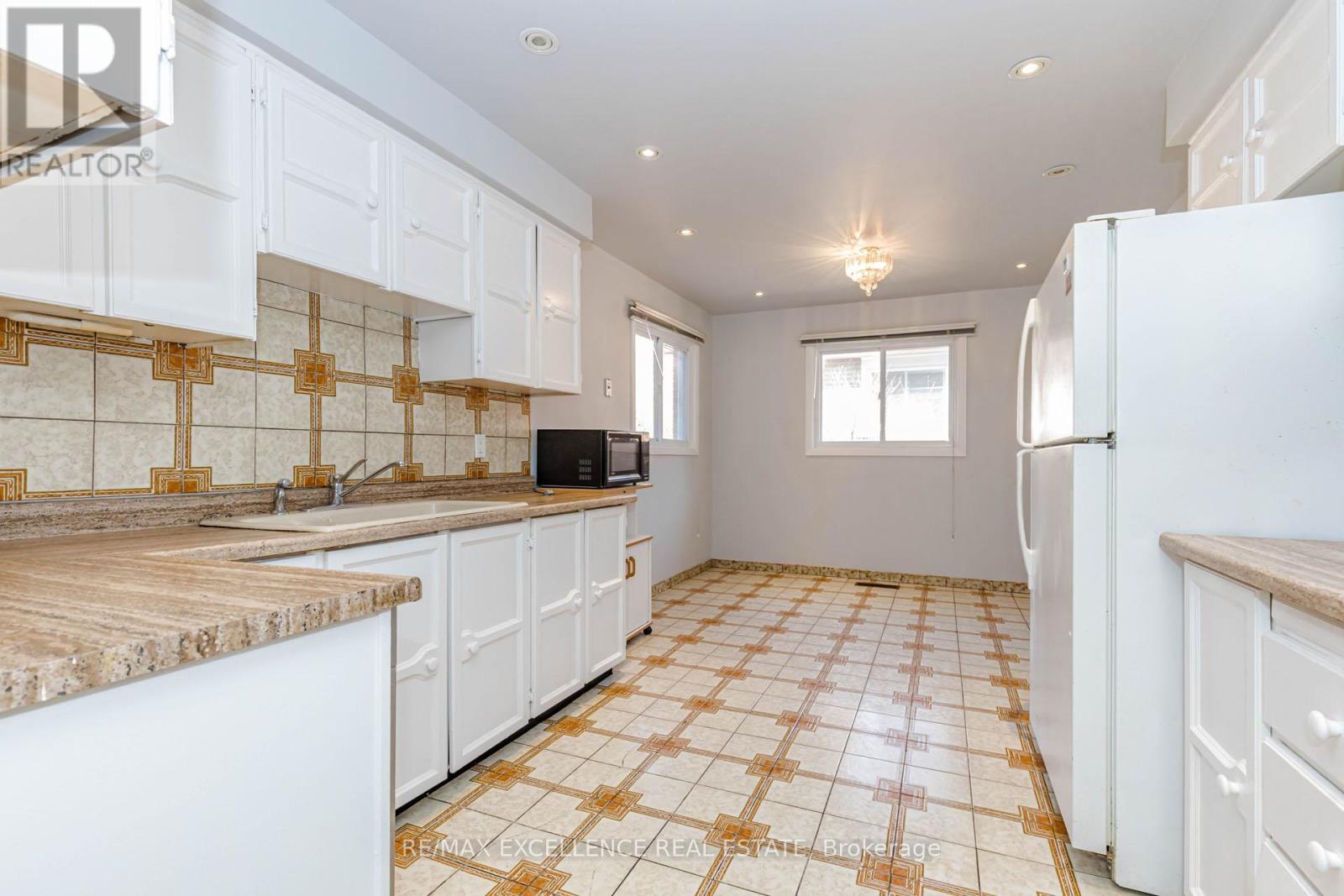 15 Maidstone Crescent, Brampton, Ontario  L6S 2Z4 - Photo 8 - W13667132