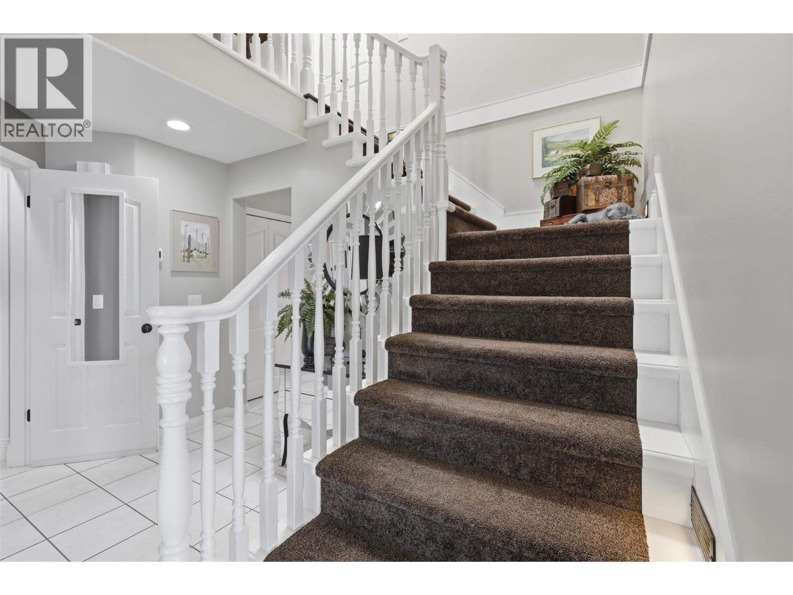 906 Invermere Court, Kamloops, British Columbia  V2B 7T4 - Photo 32 - 10394798