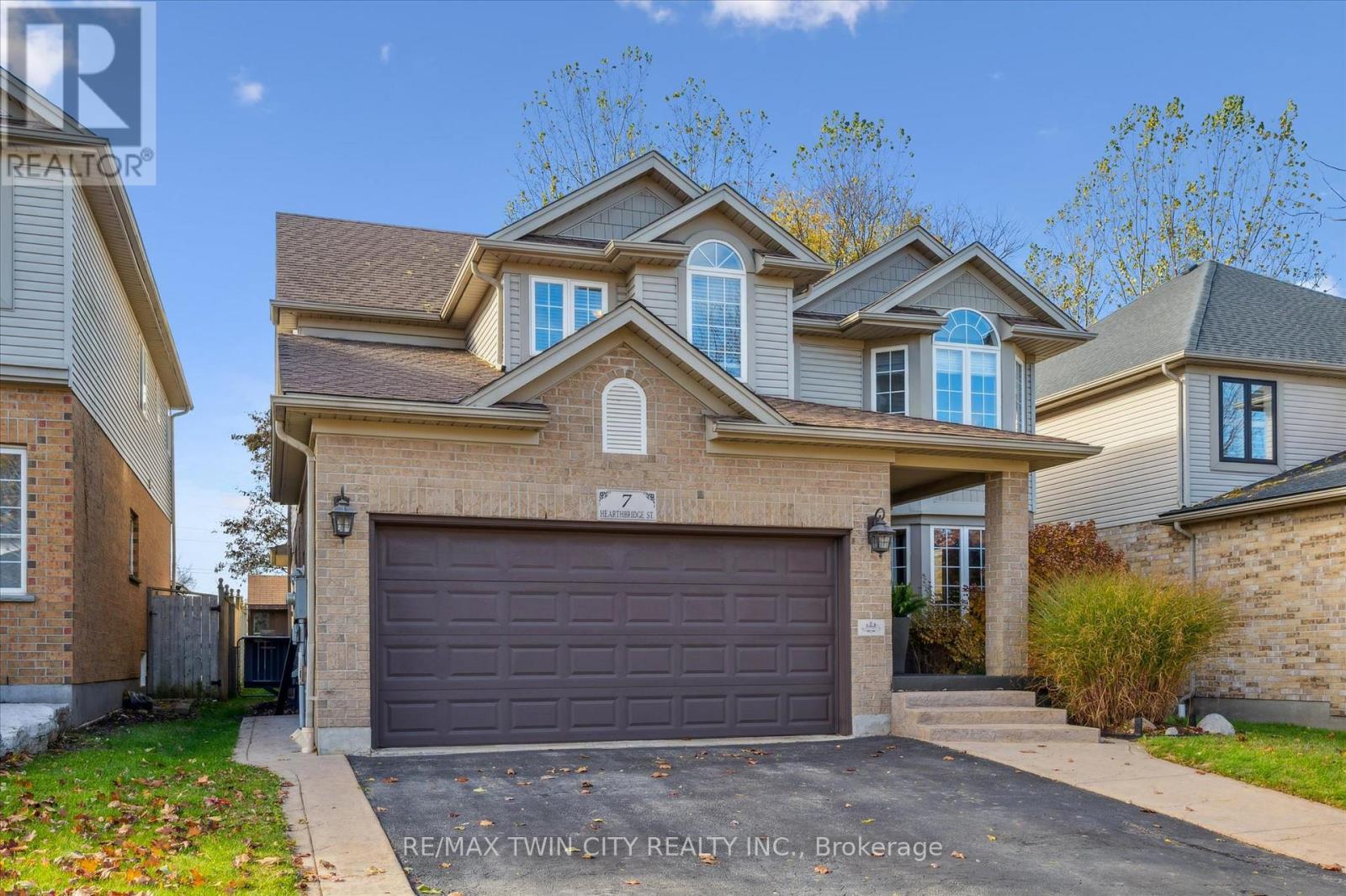 7 Hearthbridge Street, Kitchener, Ontario  N2R 1L5 - Photo 3 - X13667094