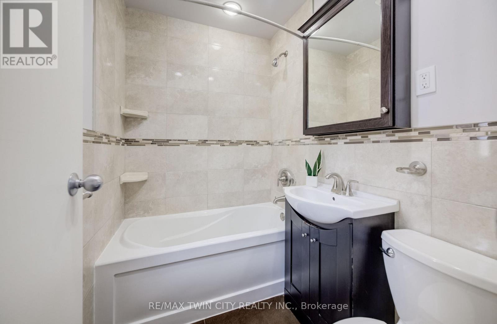 30 Indiana Street, Waterloo, Ontario  N2H 2A5 - Photo 14 - X13667154
