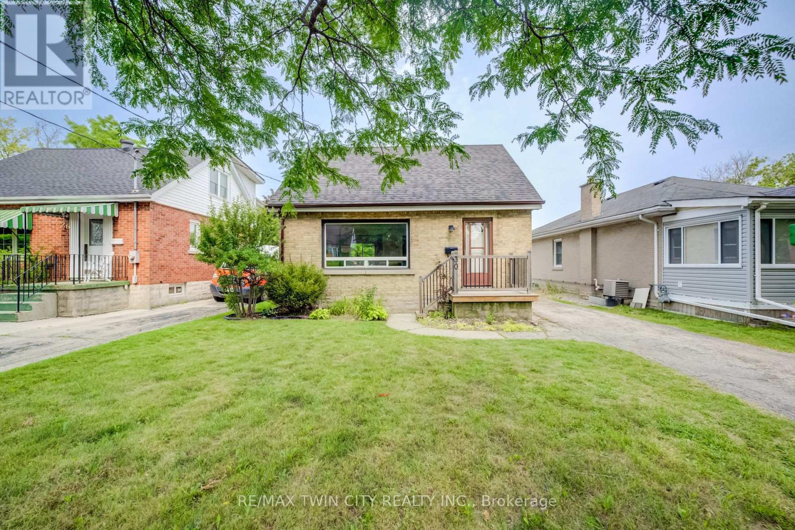 30 Indiana Street, Waterloo, Ontario  N2H 2A5 - Photo 2 - X13667154