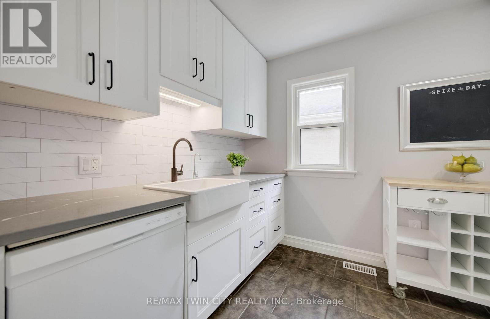 30 Indiana Street, Waterloo, Ontario  N2H 2A5 - Photo 8 - X13667154