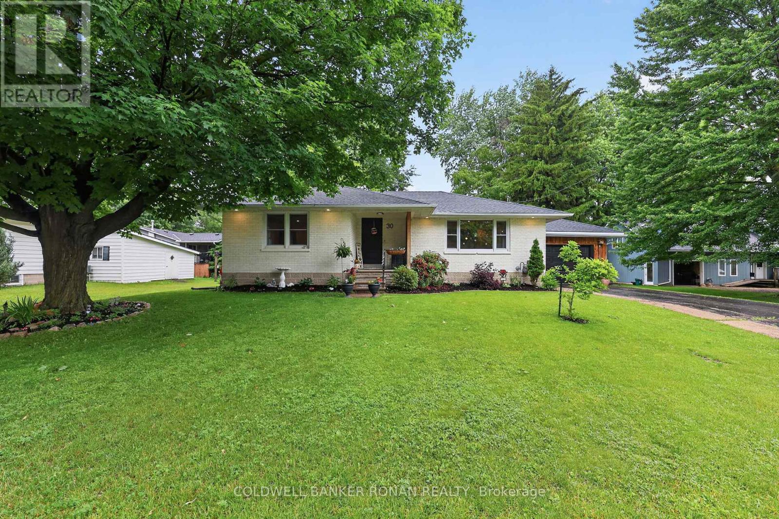 30 KING STREET N, Minto, Ontario