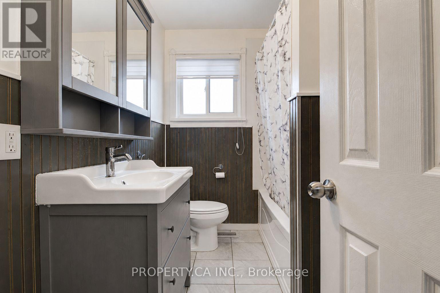 Upper - 71 Highpark Avenue, Kitchener, Ontario  N2C 2C3 - Photo 10 - X13667198