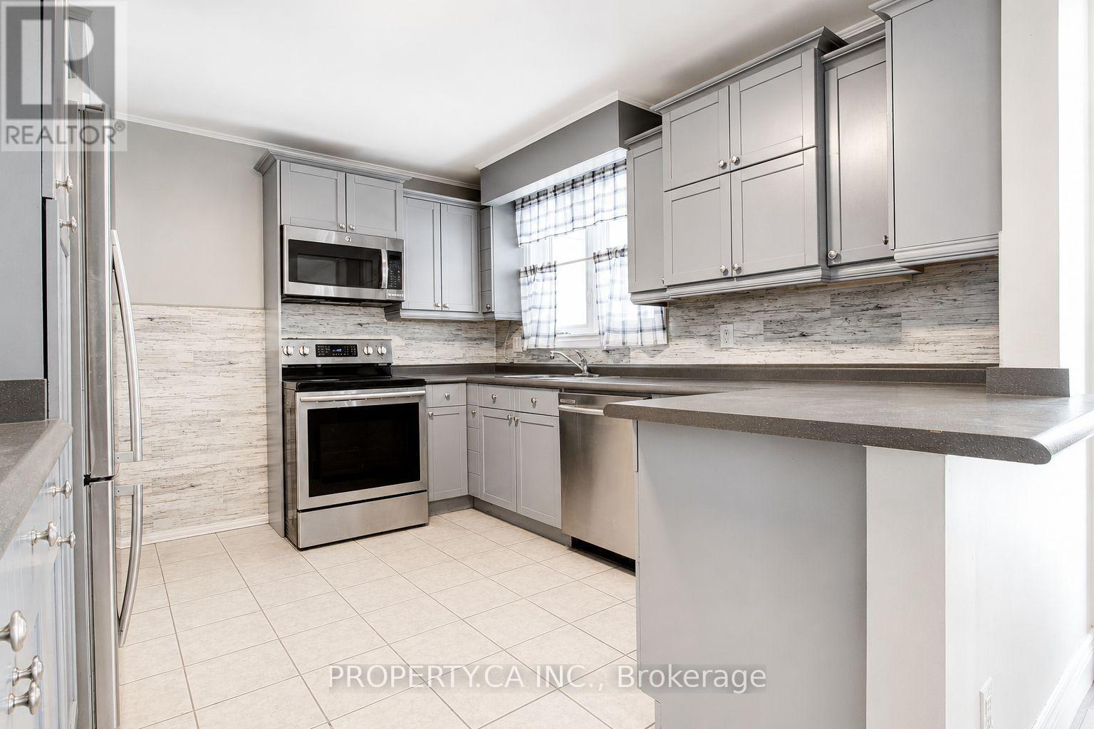 Upper - 71 Highpark Avenue, Kitchener, Ontario  N2C 2C3 - Photo 2 - X13667198