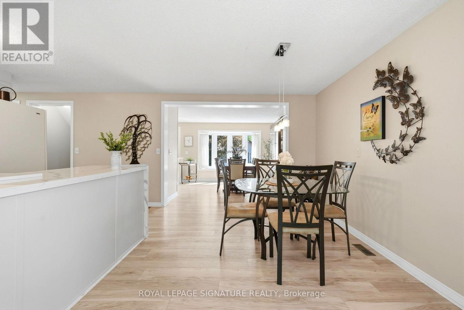 292 Jeff Smith Court, Newmarket, Ontario  L3Y 8C5 - Photo 5 - N13667054