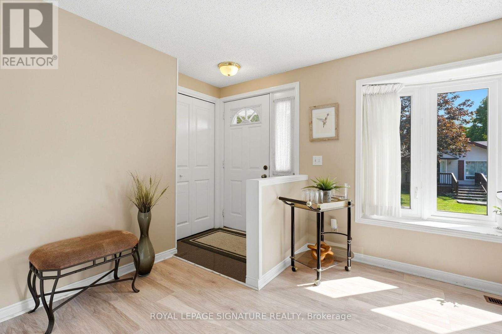 292 Jeff Smith Court, Newmarket, Ontario  L3Y 8C5 - Photo 2 - N13667054