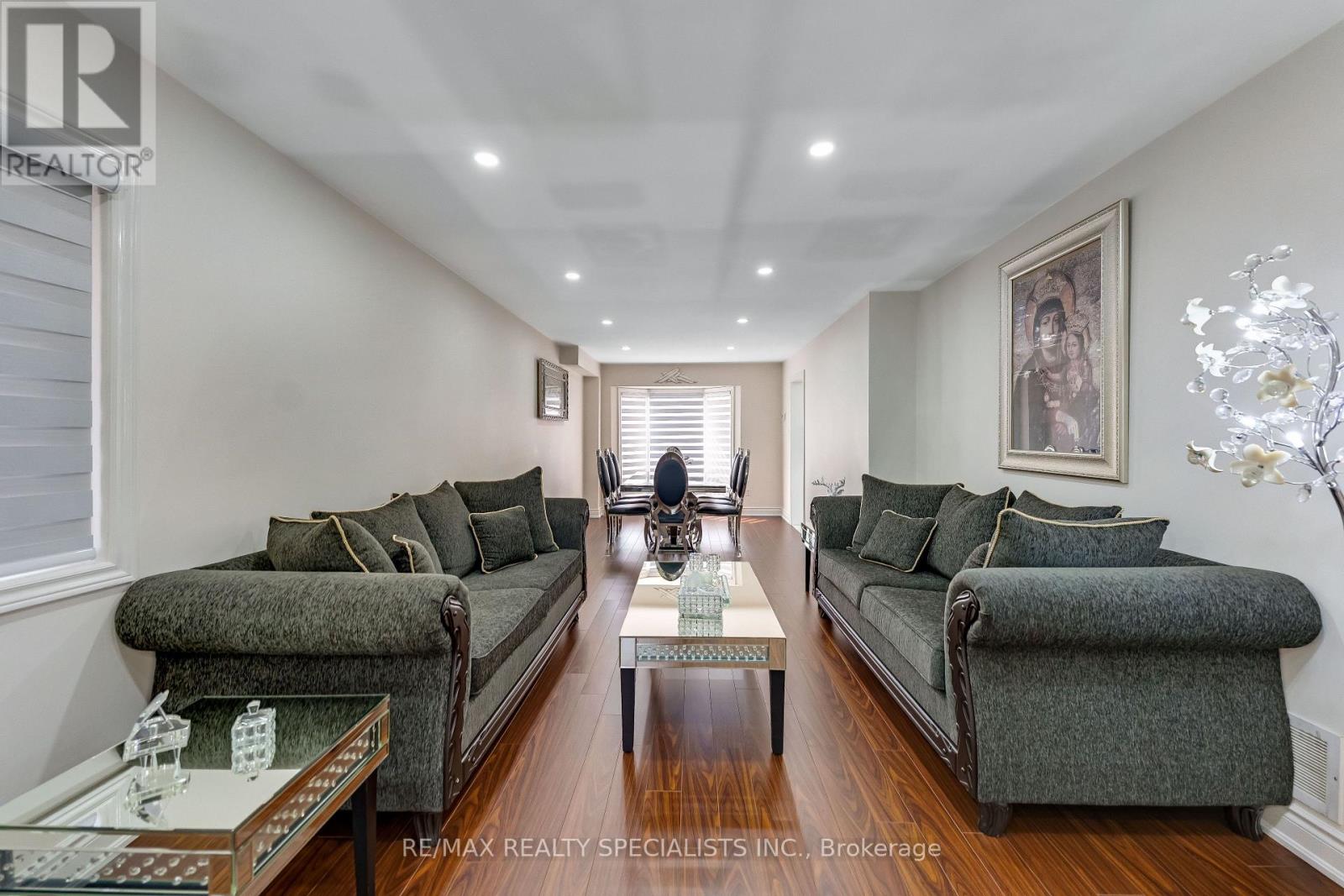 63 Blue Spruce Street, Brampton, Ontario  L6R 1C4 - Photo 4 - W13663568