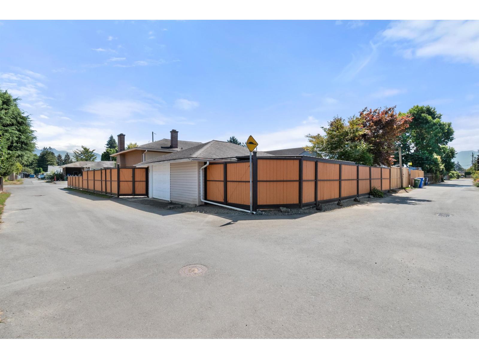 9863 Candow Street, Chilliwack Proper West, Chilliwack, British Columbia  V2P 4K5 - Photo 3 - R3154760