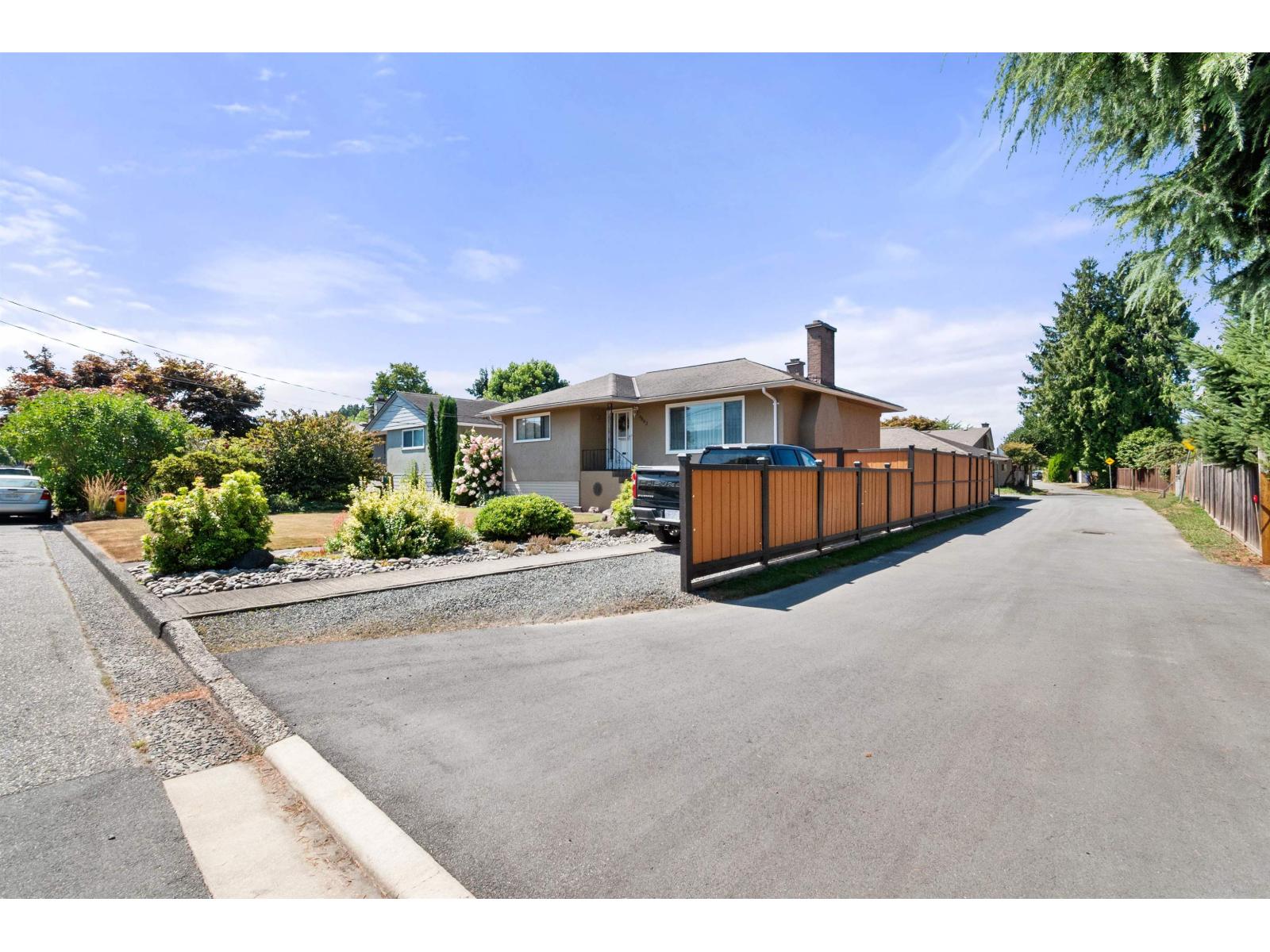 9863 Candow Street, Chilliwack Proper West, Chilliwack, British Columbia  V2P 4K5 - Photo 2 - R3154760