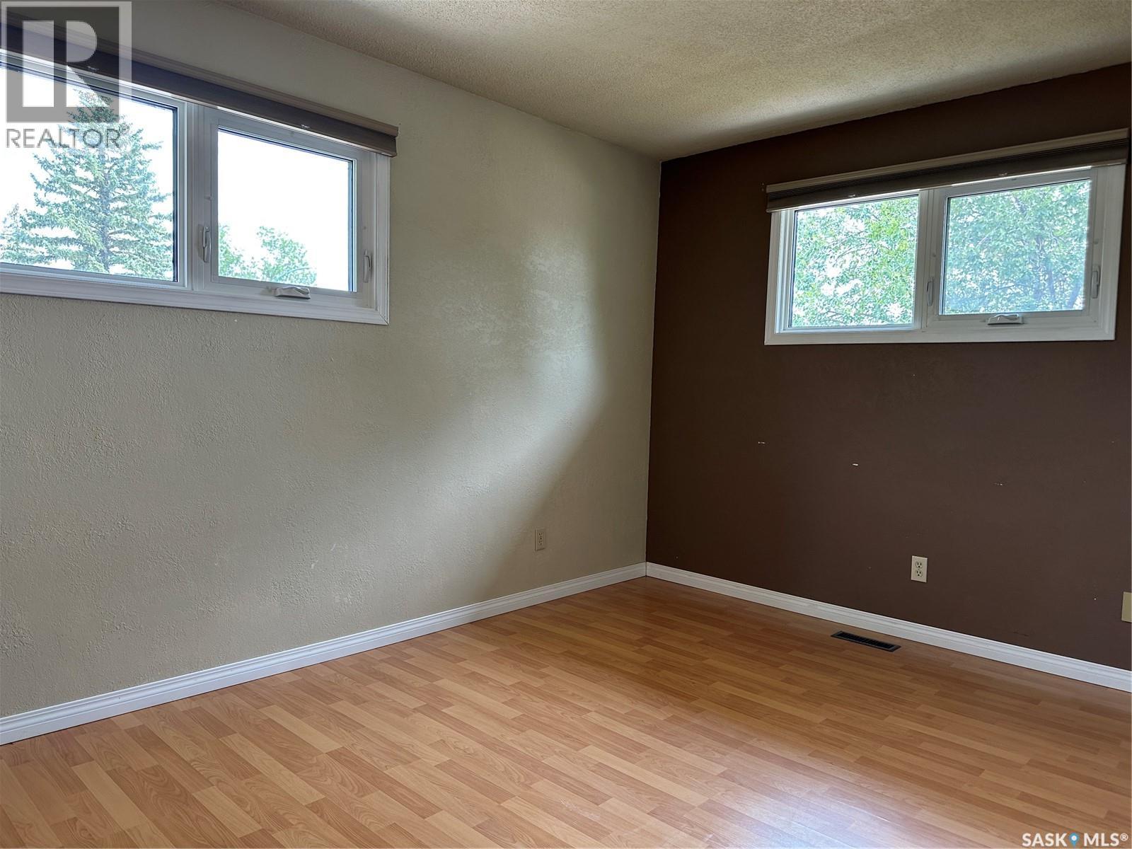 815 Douglas Road, Weyburn, Saskatchewan  S4H 2M9 - Photo 25 - SK045257
