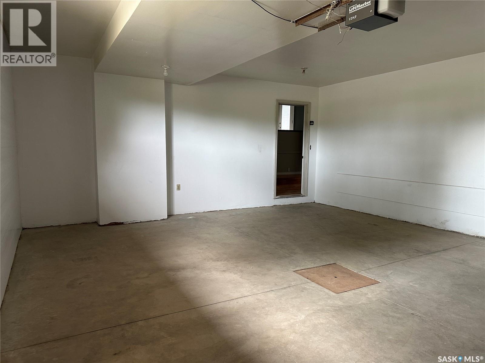 815 Douglas Road, Weyburn, Saskatchewan  S4H 2M9 - Photo 38 - SK045257