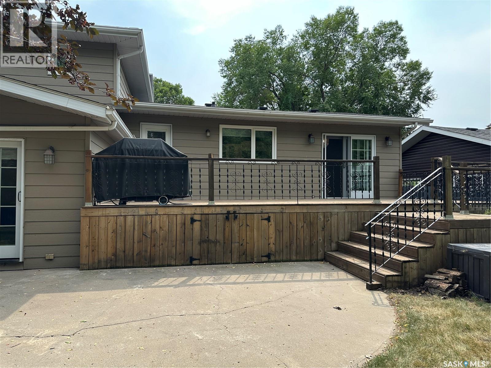 815 Douglas Road, Weyburn, Saskatchewan  S4H 2M9 - Photo 39 - SK045257
