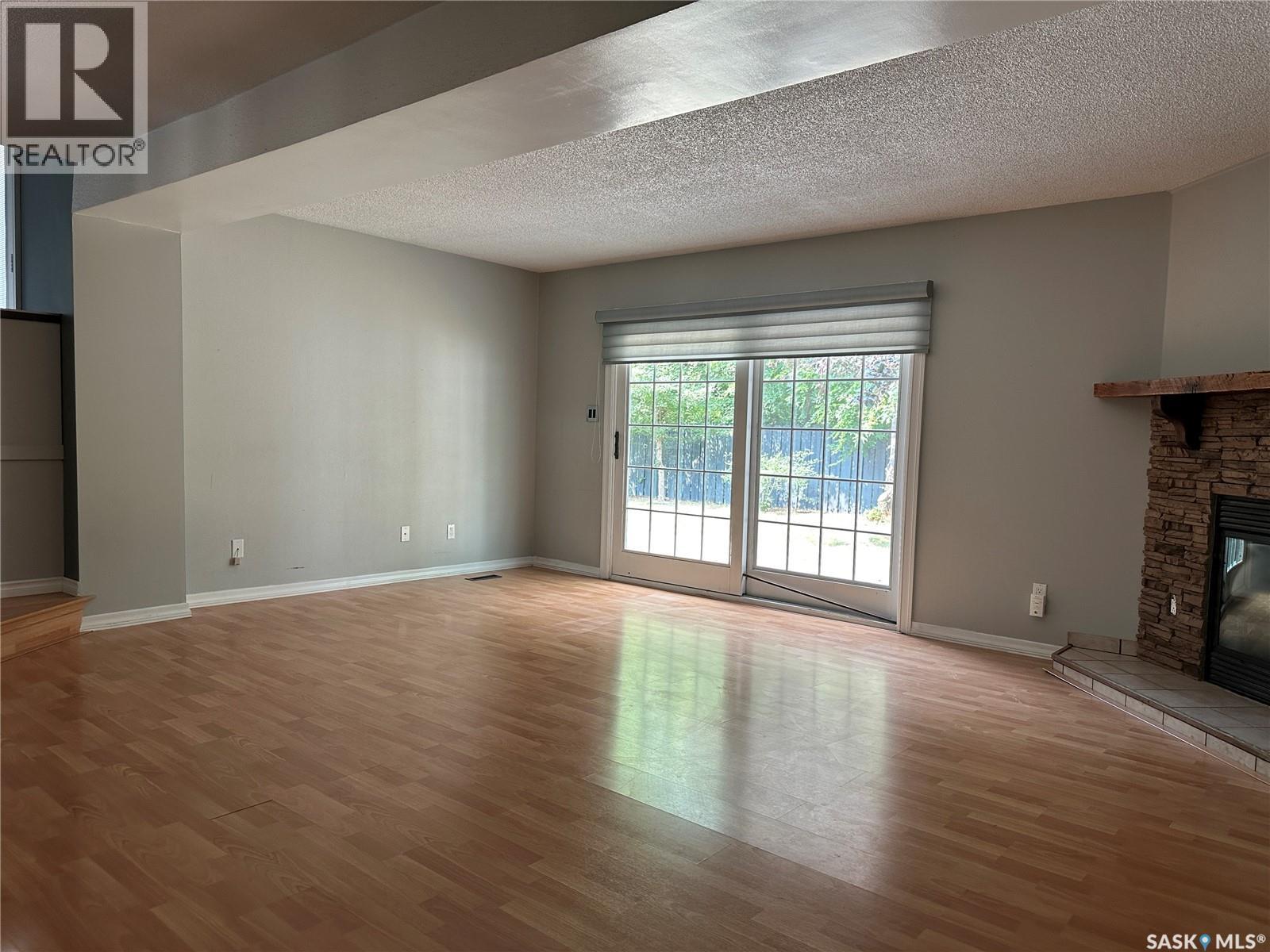 815 Douglas Road, Weyburn, Saskatchewan  S4H 2M9 - Photo 4 - SK045257
