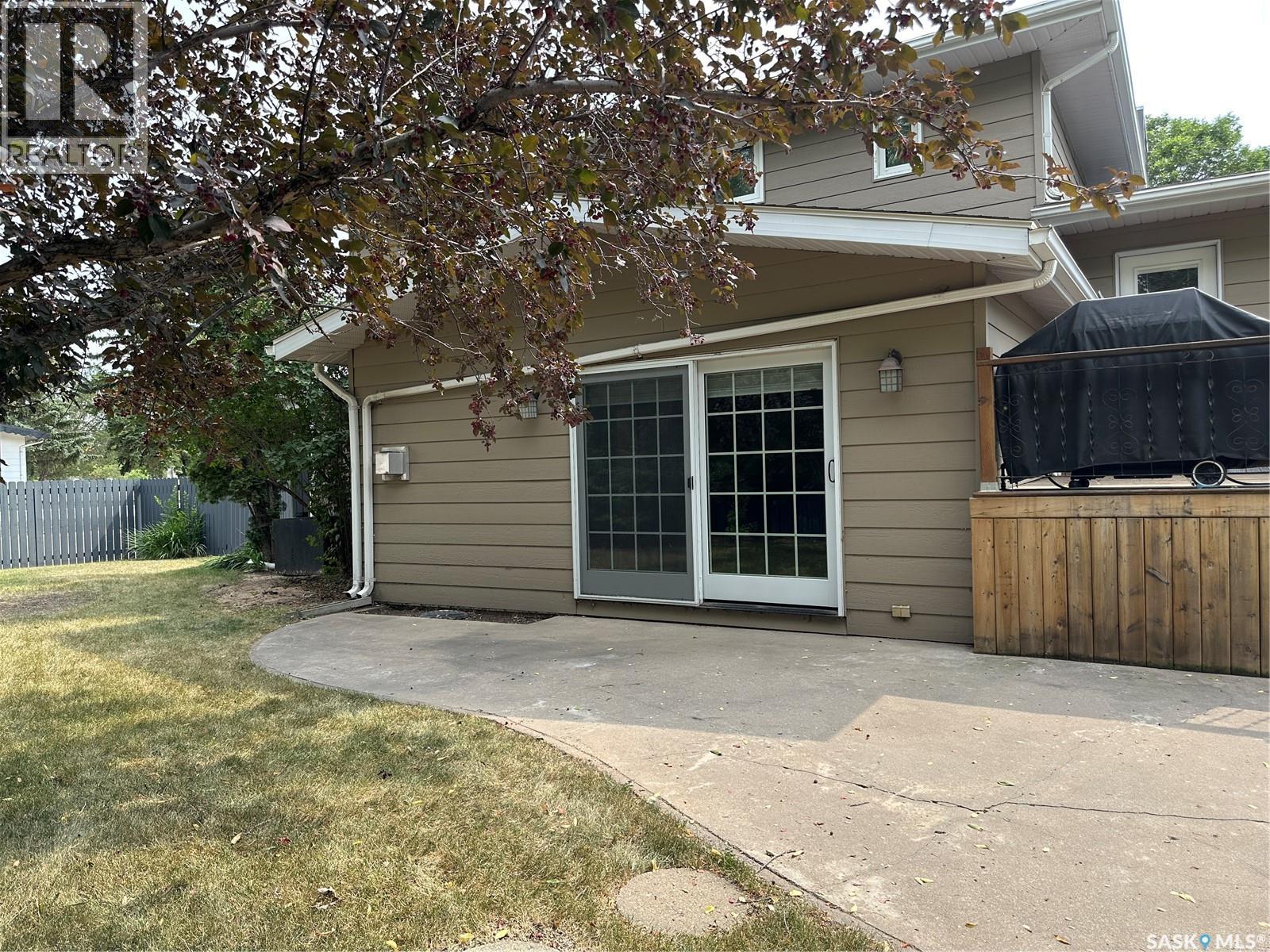 815 Douglas Road, Weyburn, Saskatchewan  S4H 2M9 - Photo 41 - SK045257