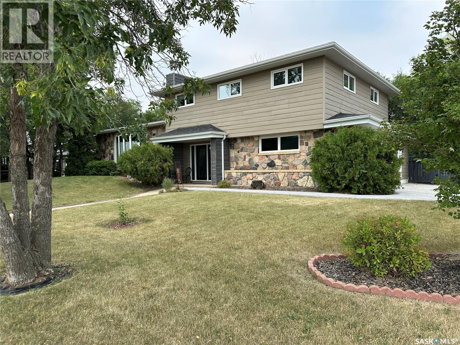 815 Douglas Road, Weyburn, Saskatchewan  S4H 2M9 - Photo 43 - SK045257