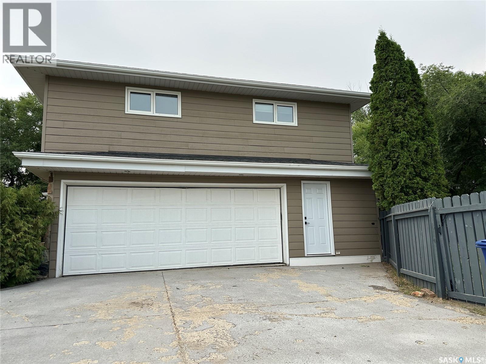 815 Douglas Road, Weyburn, Saskatchewan  S4H 2M9 - Photo 44 - SK045257