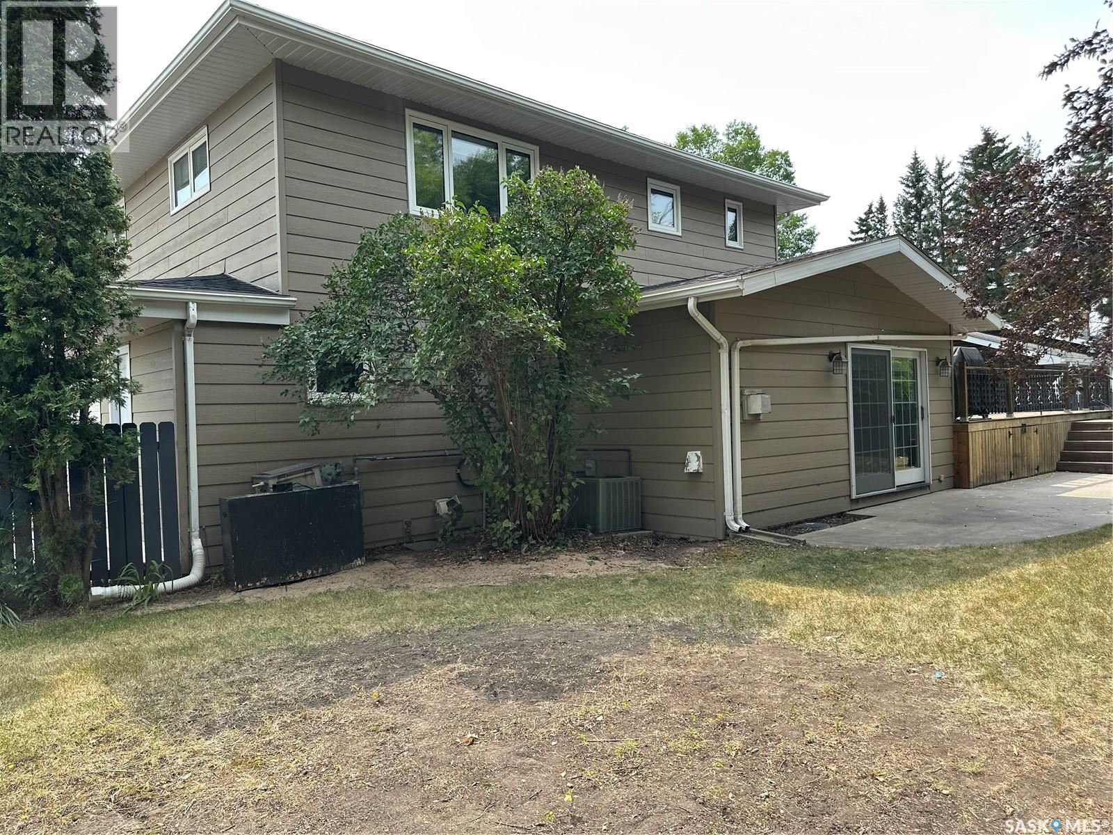 815 Douglas Road, Weyburn, Saskatchewan  S4H 2M9 - Photo 45 - SK045257