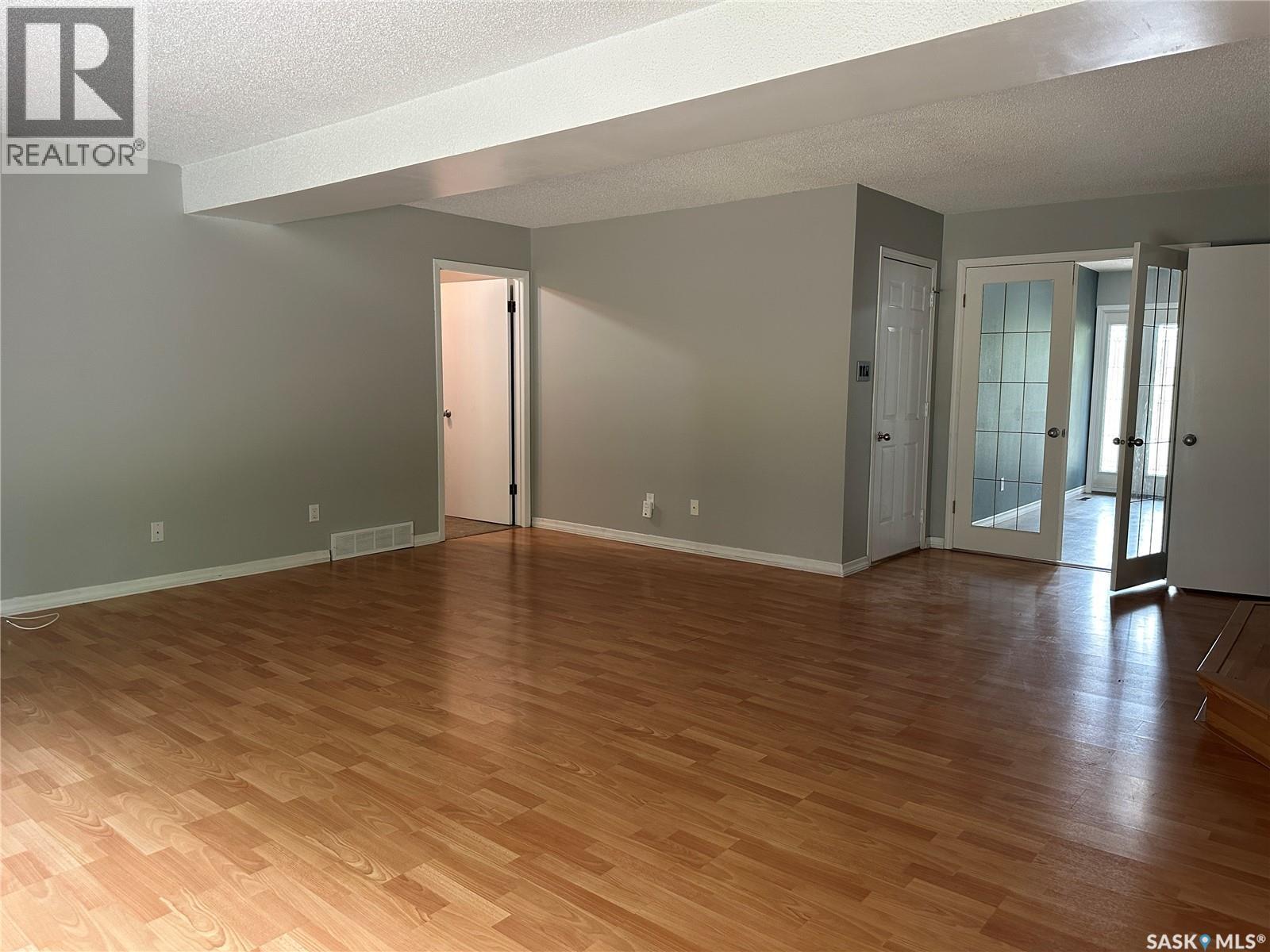 815 Douglas Road, Weyburn, Saskatchewan  S4H 2M9 - Photo 6 - SK045257