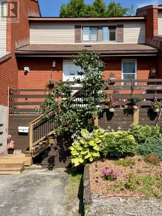 8 Capital PL, Elliot Lake, Ontario