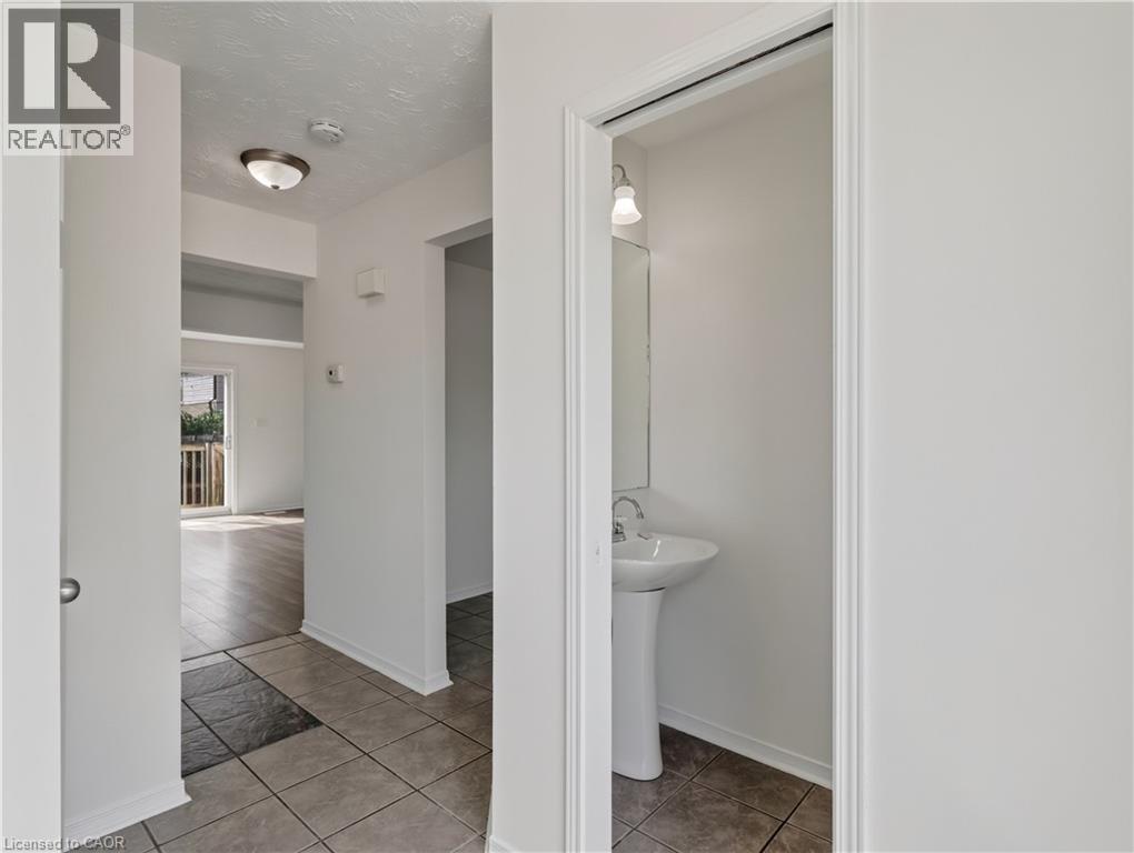 211 Morton Street, Thorold, Ontario  L2V 1C8 - Photo 4 - 40855341