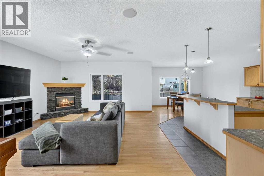 121 Springmere Road, Chestermere, Alberta  T1X 1R4 - Photo 8 - A2328363