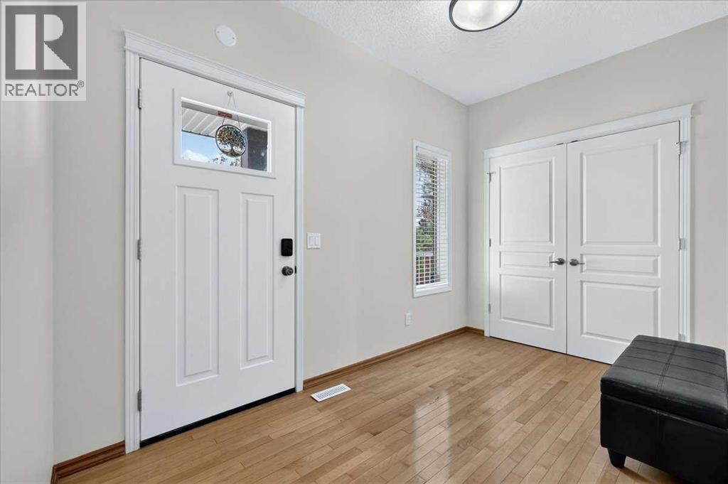 121 Springmere Road, Chestermere, Alberta  T1X 1R4 - Photo 5 - A2328363