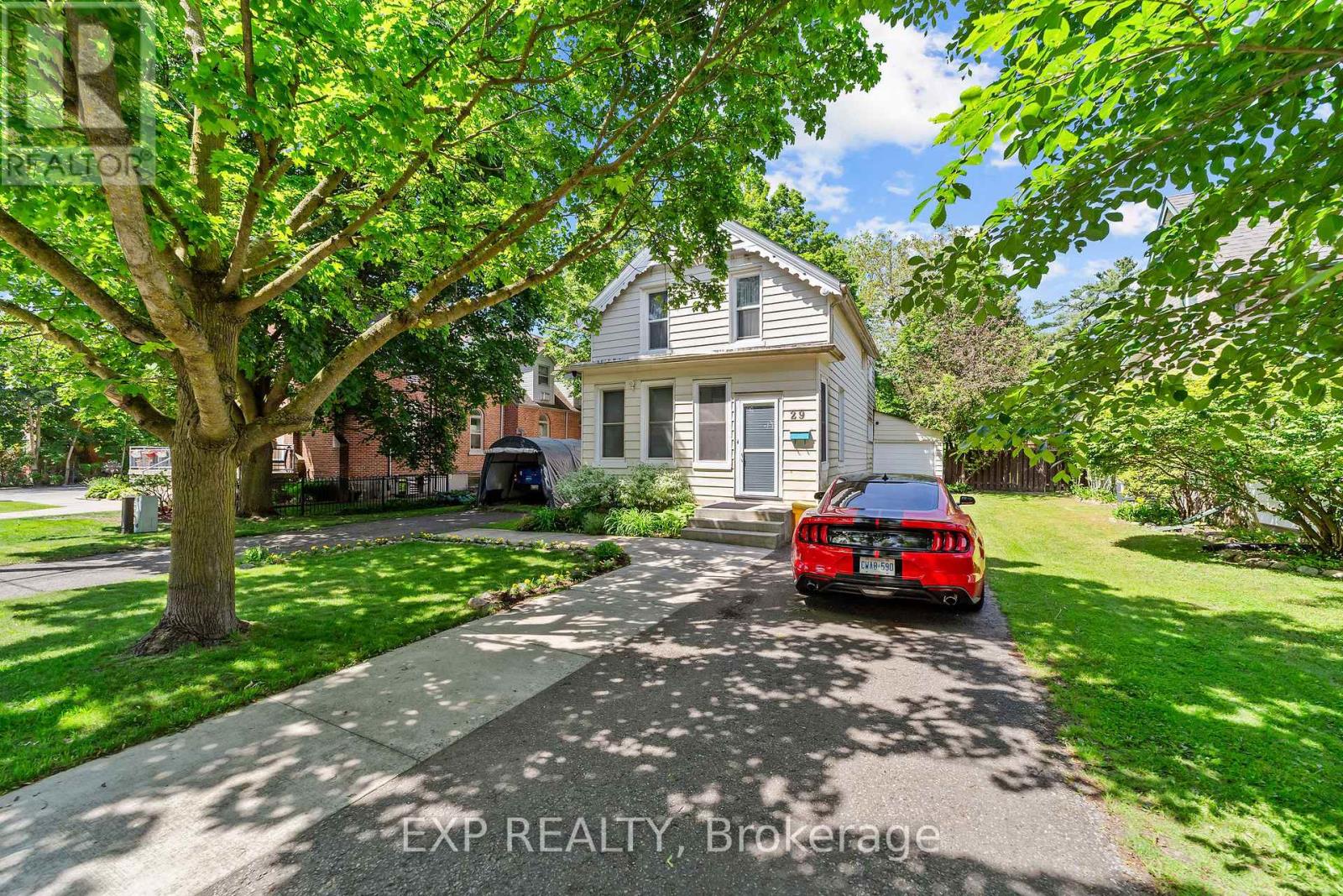 29 WINNIETT STREET, Woodstock, Ontario