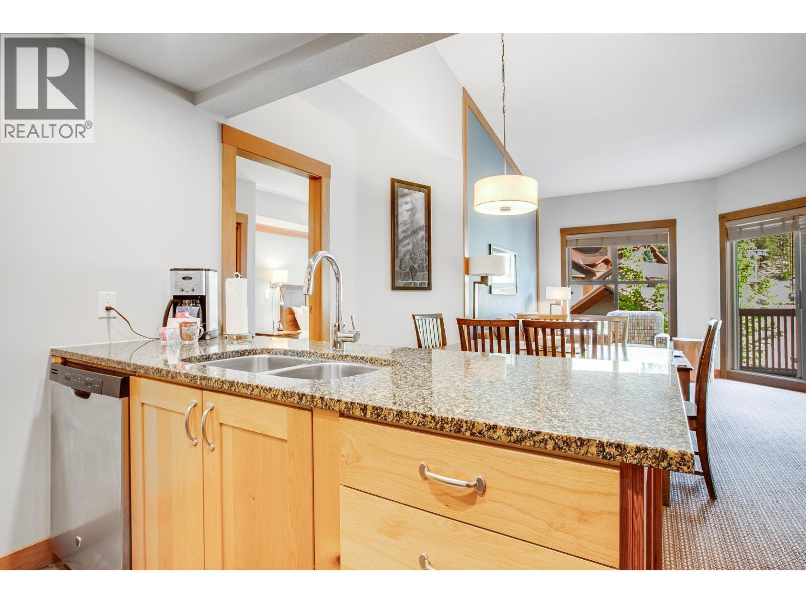 403d 2036 London Lane, Whistler, British Columbia  V8E 0N7 - Photo 13 - R3155003