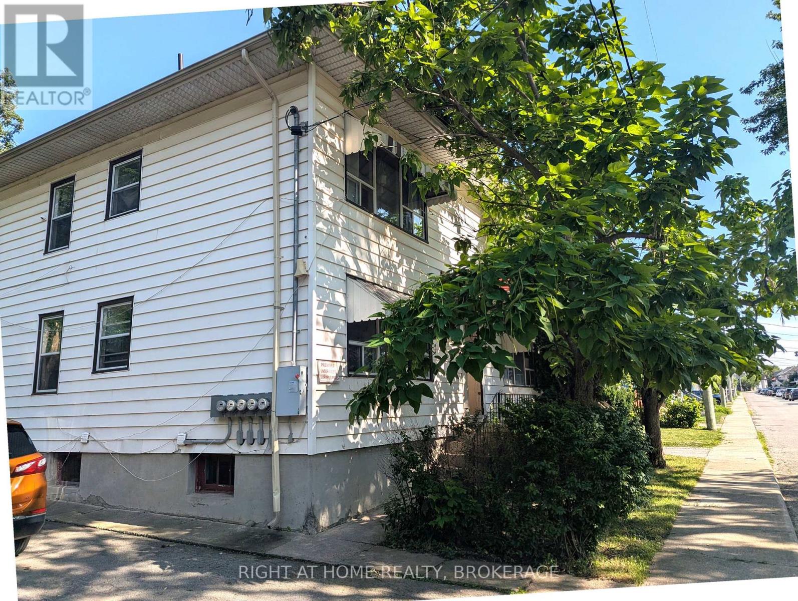2 - 60 RICHMOND AVENUE, St. Catharines, Ontario
