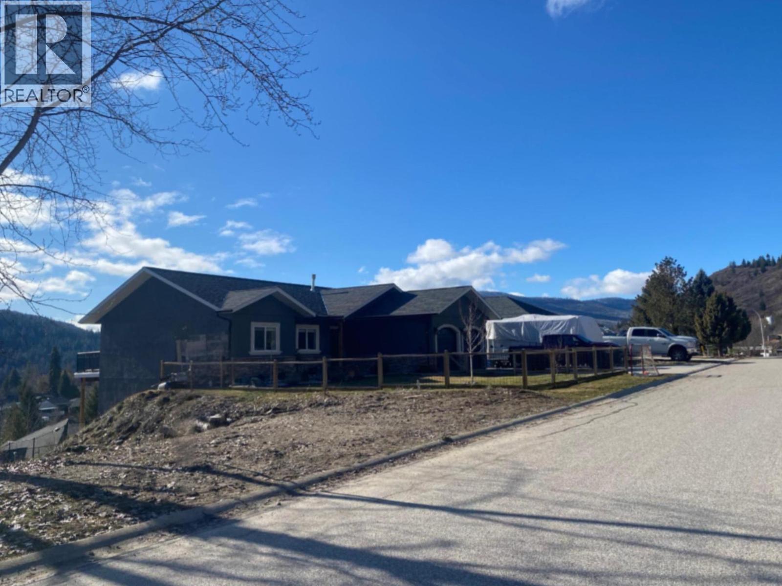 933 7th Street, Montrose, British Columbia  V0G 1P0 - Photo 8 - 10370435