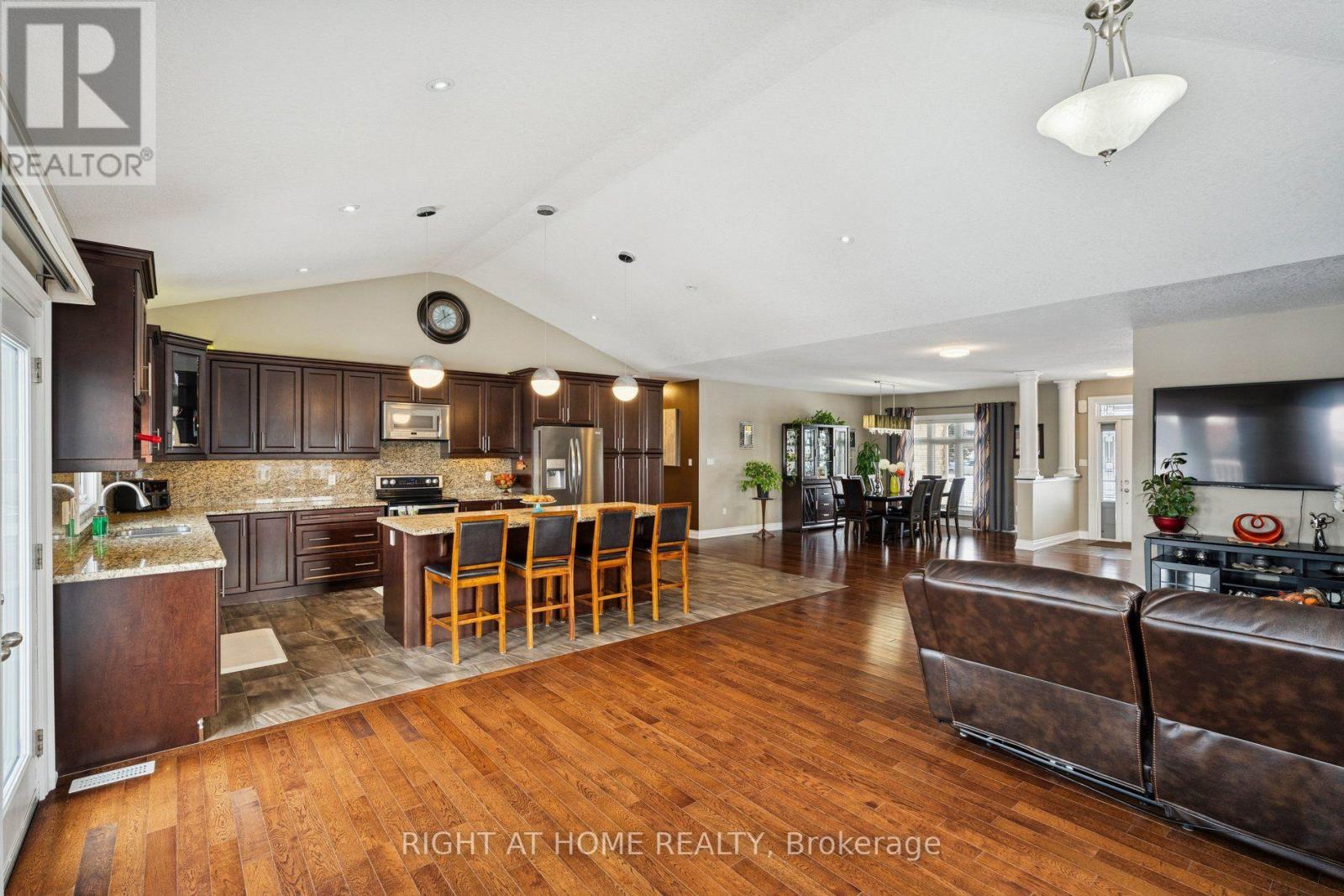 10 Brolley Crescent, Essa, Ontario  L0L 2N2 - Photo 11 - N13667506