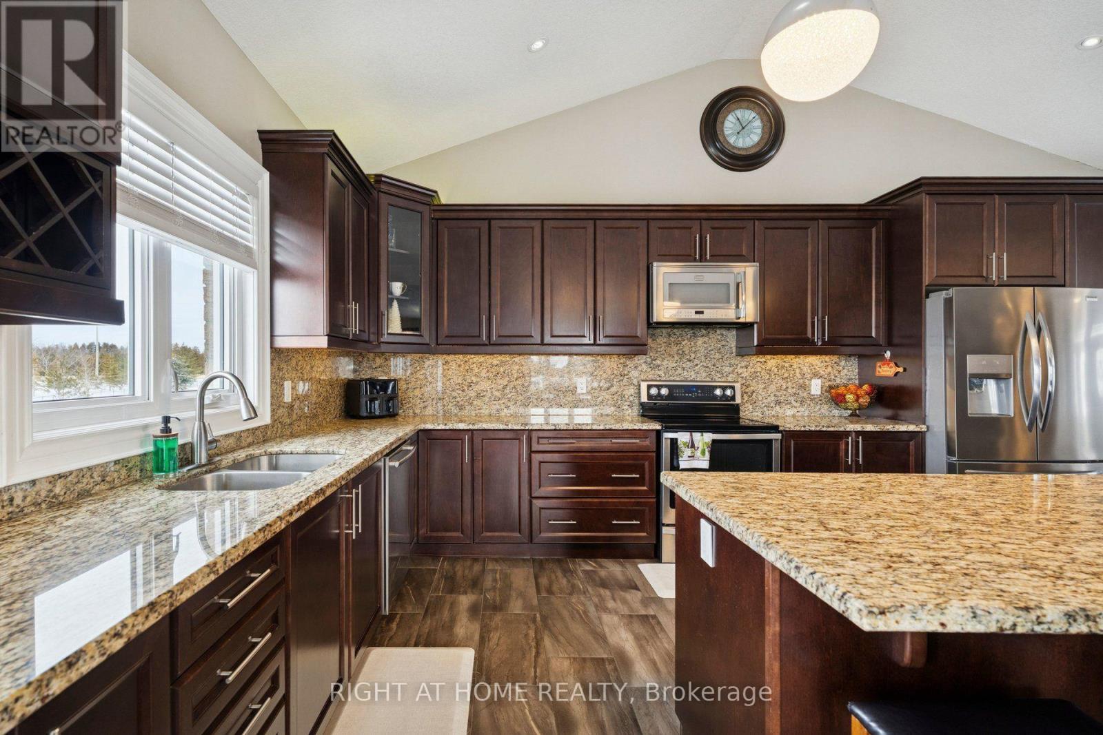 10 Brolley Crescent, Essa, Ontario  L0L 2N2 - Photo 13 - N13667506